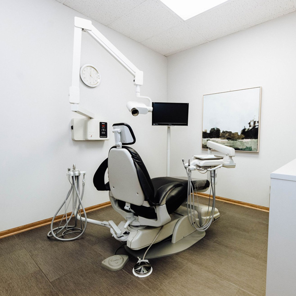 Dentist in 68066